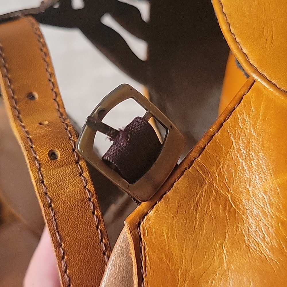 Gorgeous Retro Leather Mary Jane Pumps - Picture 8 of 16